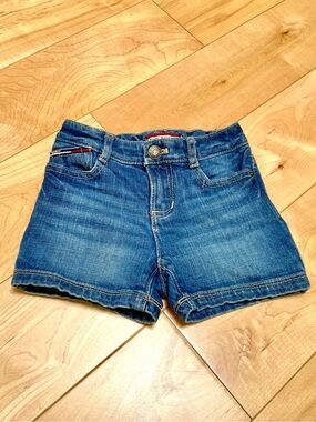 Toddler boys size 2T Tommy Hilfiger denim Jean shorts